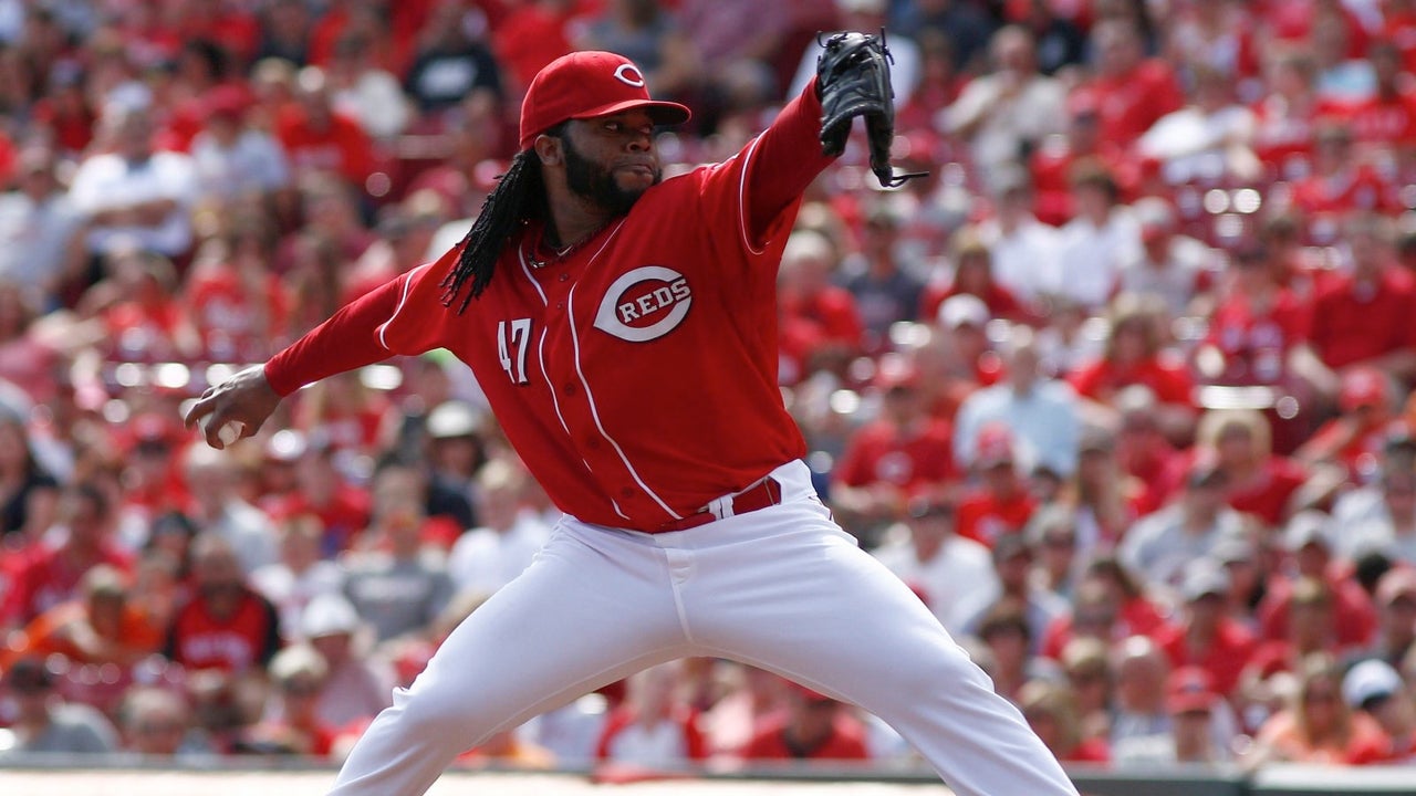 Reds pick up Johnny Cueto's option, decline Ryan Ludwick, Jack Hannahan